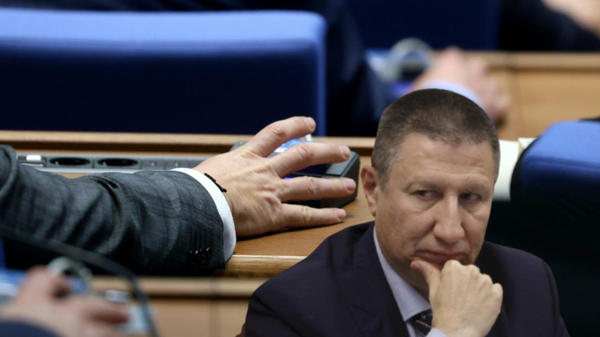 На първо четене: Парламентът спря избора на Сарафов за главен прокурор