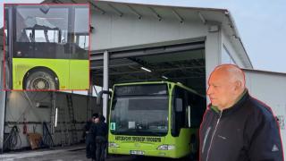 Мъж нападна с кол автобус от градския транспорт в Пловдив (видео)