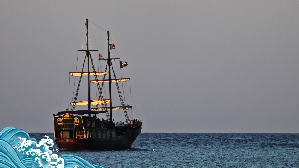 Останки на стар кораб изплуваха след бури