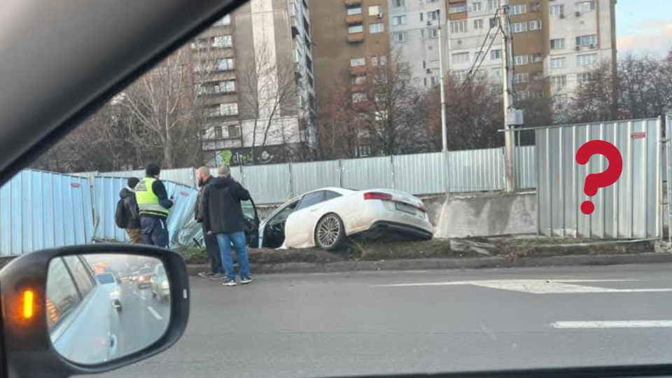 Автомобил пропадна в изкоп на метрото на "Цариградско шосе"
