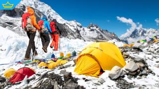 Опитът за изкачване на Еверест през пролетта вече ще струва 15 000 долара