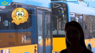 Момичета твърдят, че били държани в тролей в София против волята им (видео)