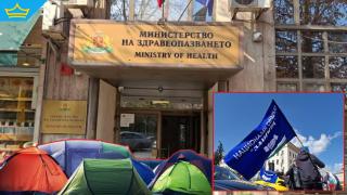Медици излизат на палатков лагер пред Министерството на здравеопазването