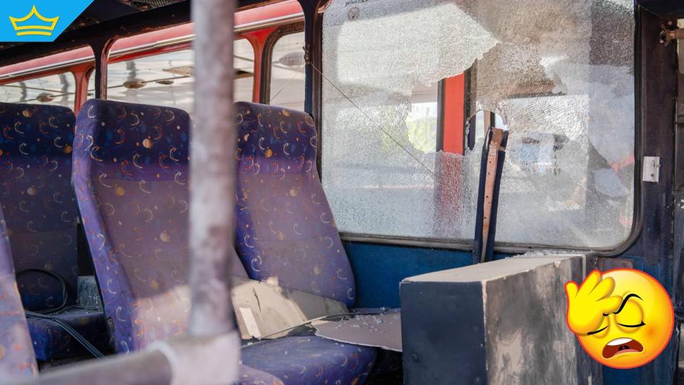 Младежи са потрошили 5 автобуса в Стара Загора