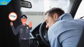 Полицаи събудиха пиян водач, заспал, докато шофира в центъра на София (видео)