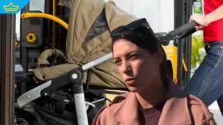 Количка с бебе падна от автобус на градския транспорт в София (видео)