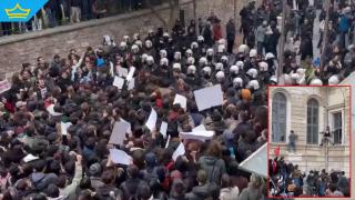 В Истанбул заключиха студенти в университет - скачат от прозорците, за да протестират (видео)