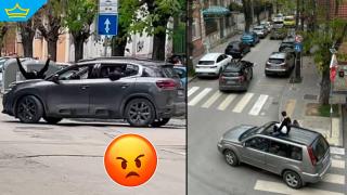 Докато България се обединява срещу войната по пътищата, младежи се возят на капака на кола (видео)