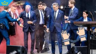 Напрежение и арести на церемония за края на Втората световна война с участието на Туск и Схов (видео)
