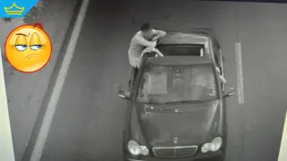 Тол камера засече младеж да се вози седнал на прозореца на автомобил край Челопеч