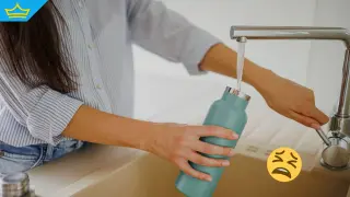 Специалисти предупреждават колко важно е да мием бутилките си за вода редовно