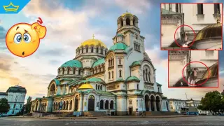 Засякоха полугол мъж да се катери по "Александър Невски" в София