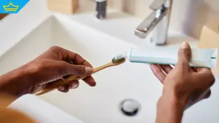 Учени: кератин от човешка коса може да замени флуорида в пастата за зъби