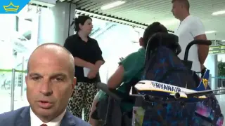 Смешна глоба ще плати авиокомпанията, свалила от борда дете в инвалидна количка