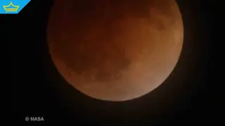 Пълно лунно затъмнение оцвети луната в червено (видео)
