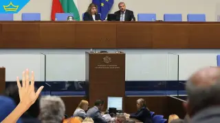 Опозицията се изпокара кой чий вот на недоверие ще подкрепи (видео)