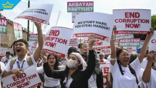 Филипините на крак: Хиляди протестиращи срещу корупционен скандал с милиони за защита от наводнения (видео)