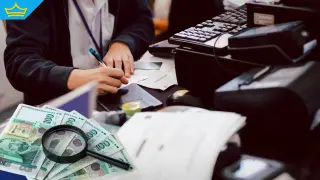 Банкова служителка получи 15 години затвор за източване на над 1 млн. от сметки на български футболист