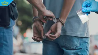 В Лом заловиха дилър с няколко вида наркотици, пари и злато