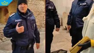 Полицаи карат жена да изхвърли отпадъците си в подлеза на Президентството, за да не ги използва за протест пред Парламента (видео)