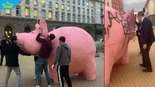 Вандали нападнаха "прасето-касичка" на ПП пред Народното събрание (видео)