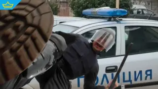 Полицаите, обвинени за смъртта на задържан в Казанлък, прехвърлят вината един на друг