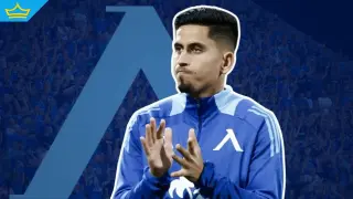 Скандал в "Левски": Фенове подложиха халфа Асен Митков на жесток тормоз, палят снимките му и го търсят през нощта (видео)