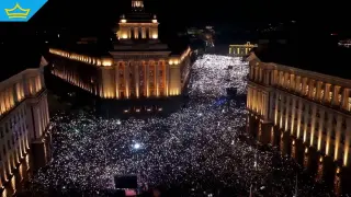 България на улицата: многохилядни протести заляха страната и стигнаха до света (видео)