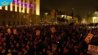 „Не храни прасето с твоите пари“: Хиляди протестират в София за пореден път (на живо)