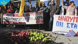 Гръцките фермери вдигнаха блокадите за коли, но напрежението по пътищата остава