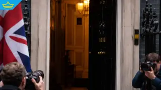 Най-висшият държавен служител във Великобритания се оттегля заради скандала „Епстийн“