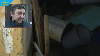 „Звъннах на 112 от отчаяние“: вход на блок се превърна в бункер заради канализация (видео)