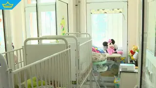 Търси се дом за близнаци, които растат в болнична стая (видео)