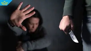 Жена оцеля след множество прободни рани, нанесени ѝ от млад мъж