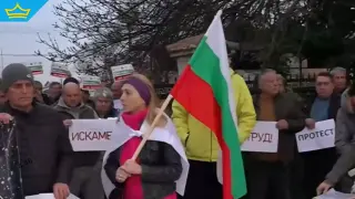 Работещите в "Борба с градушките" протестират за по-високи заплати (видео)