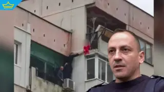 „Ще ти купя шоколад“: полицай рискува живота си, за да спаси увисналото от балкон дете (видео)