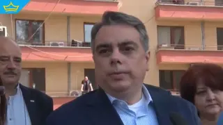 Асен Василев упражни правото си на глас в Хасково (видео)