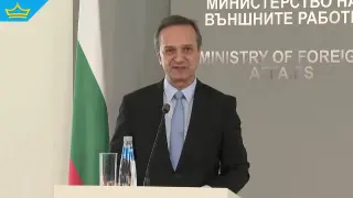 Висока активност и зад граница: българите гласуват масово (видео)