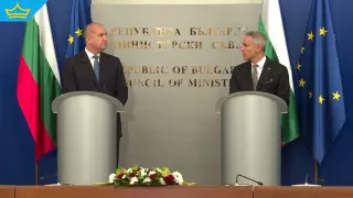 Андрей Гюров предаде властта на Румен Радев (видео)
