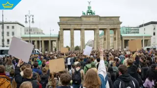 Десетки хиляди ученици протестираха в Германия срещу връщането на казармата