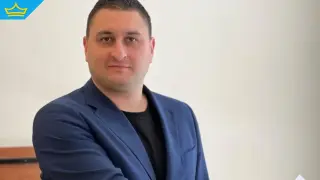 Ключов директор, свързан с казуса "Алино", отказва да отиде на работа, за да му връчат заповедта за уволнение