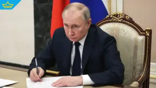 Случайни минувачи или подбрани статисти: Едни и същи граждани се снимат с Путин от години