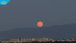 Ягодова луна озари небето (видео)