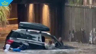 Варна под вода: Спасиха шофьор, закъсал в наводнен подлез (видео)