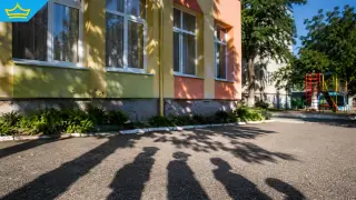 Камери заснели как служителка удря и влачи деца в столична ясла