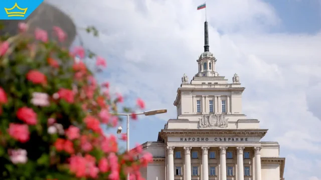 Депутатите съкратиха лятната си ваканция с осем дни