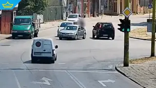 Нападнаха и биха жена заради забележка за отнето предимство в Габрово (видео)