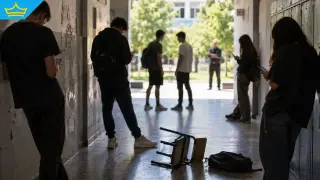 „Младите станаха блуждаещи атоми с телефони“: Властта с нови мерки срещу детската агресия