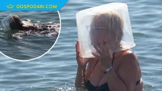Мийм на деня: Когато на плажа чуеш, че някой си е изгубил бижутата във водата (видео)