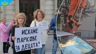 “Искаме въздух”: Жители на Пловдив протестират срещу спорен строеж в междублоково пространство (видео)